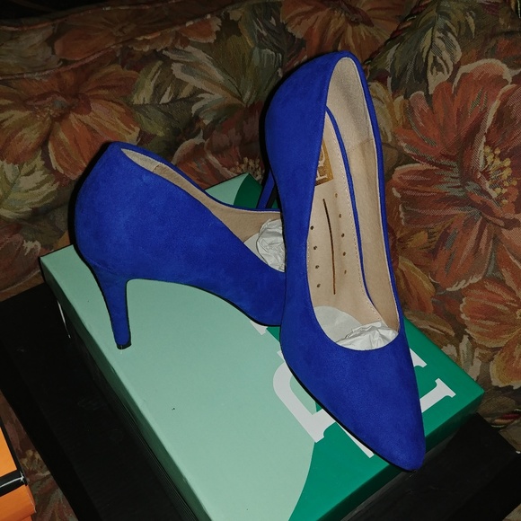 Shoes - Picture 4 of 8